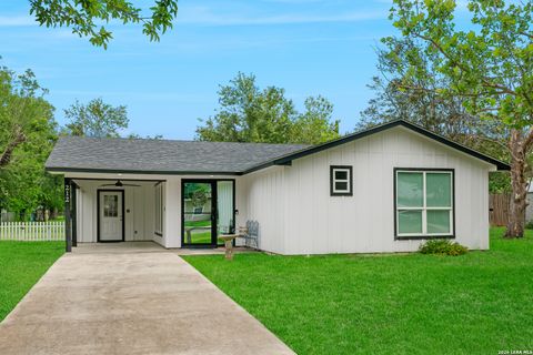 Photo of 212 Shadywood, Boerne, TX 78006 (MLS # 1971184)
