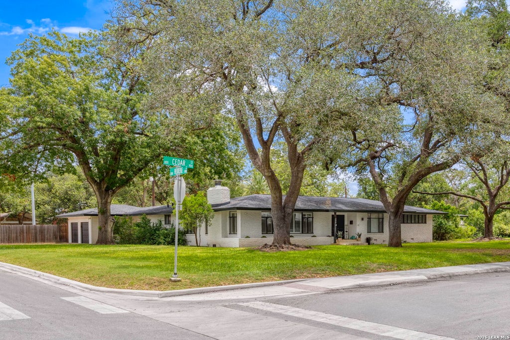 Photo of 906 E CEDAR ST, Seguin, TX 78155 (MLS # 1993105)