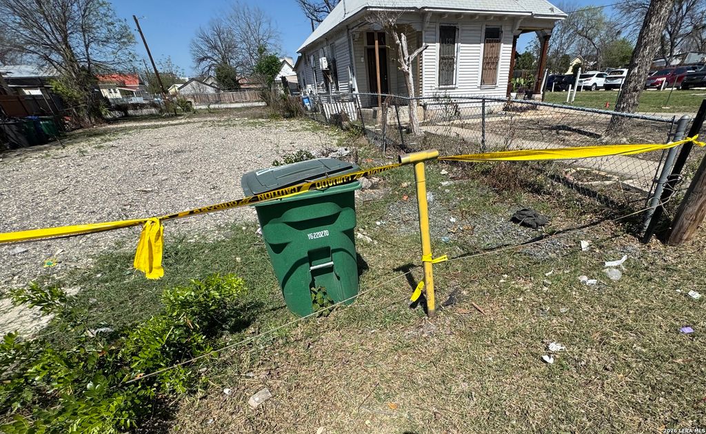 Photo of 309 Montana, San Antonio, TX 78203 (MLS # 1960401)