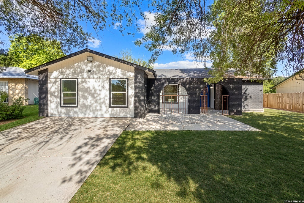 Photo of 1058 BRIDLE FRST, San Antonio, TX 78245 (MLS # 2010402)