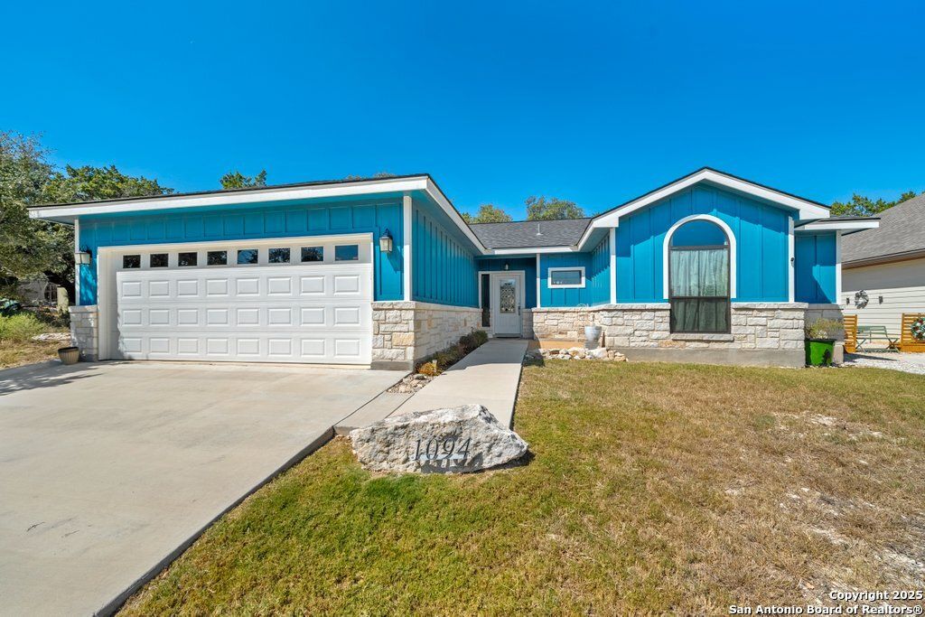 Photo of 1094 Whispering Hills, Canyon Lake, TX 78133 (MLS # 1916056)