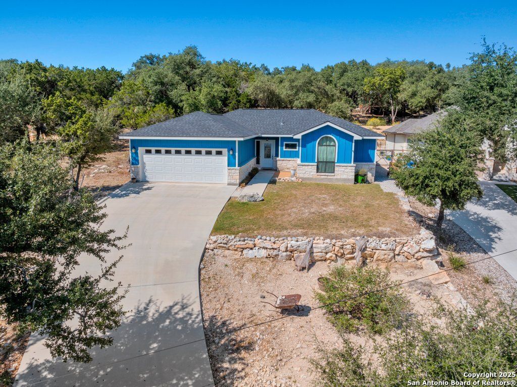 Photo of 1094 Whispering Hills, Canyon Lake, TX 78133 (MLS # 1916056)