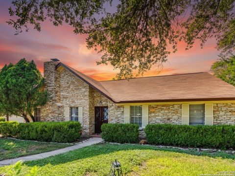 425 Golfcrest Windcrest TX 78239