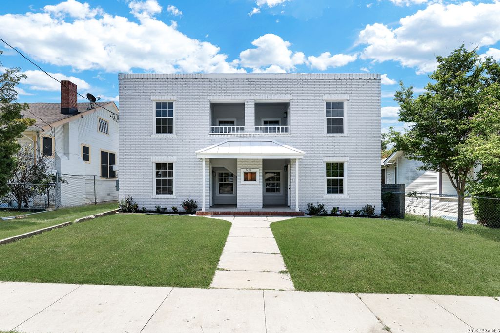 Photo of 834 W Russell Pl, San Antonio, TX 78212 (MLS # 1941055)