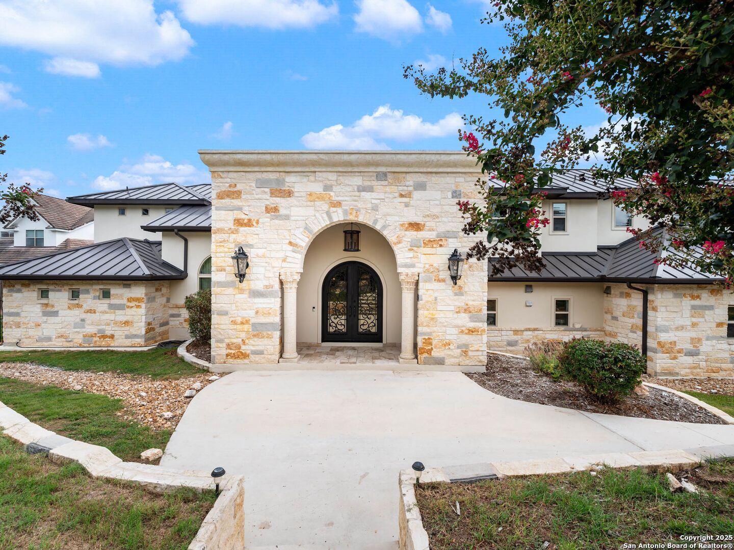 1402 Grey Flint Cove