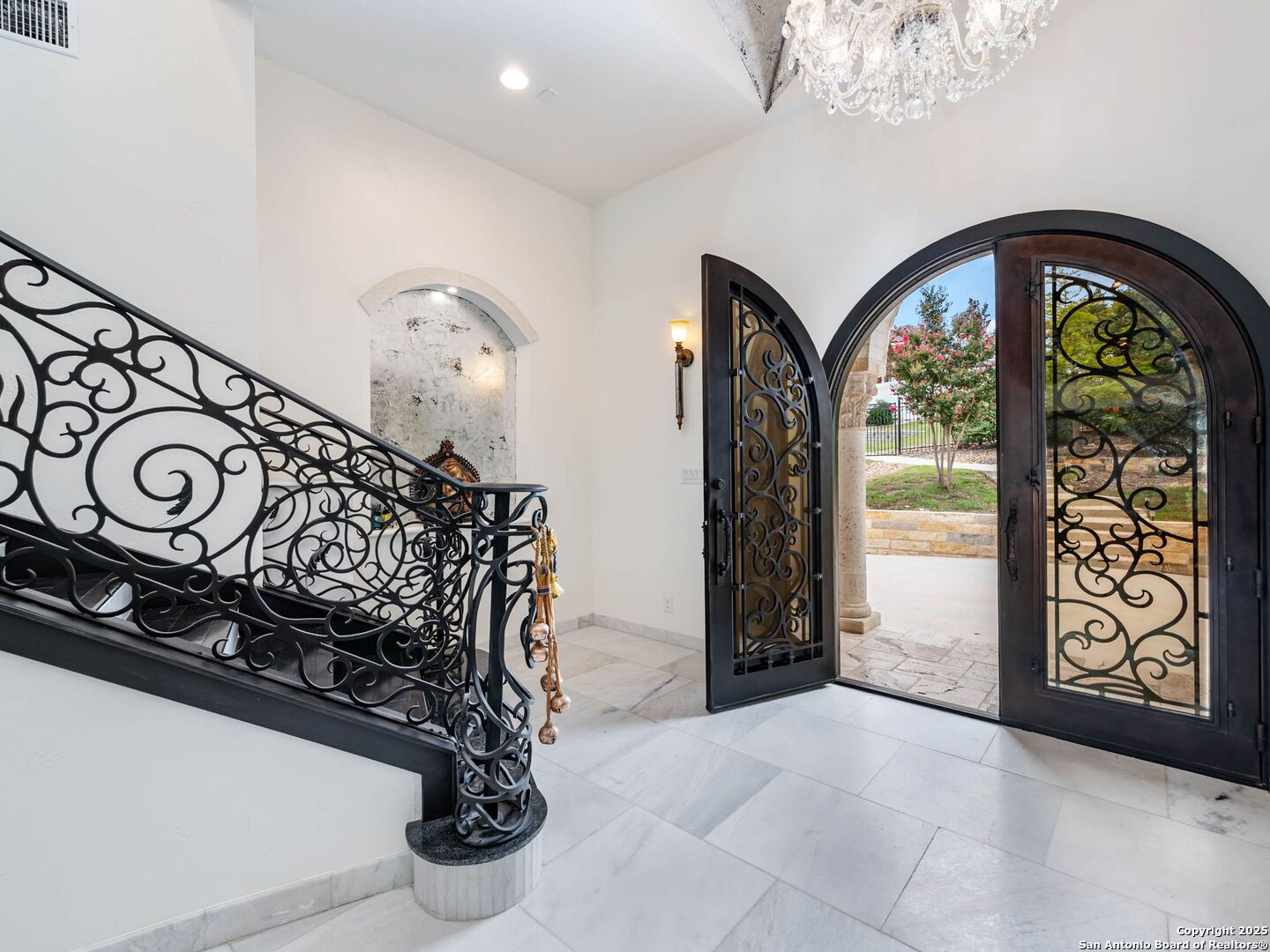 1402 Grey Flint Cove