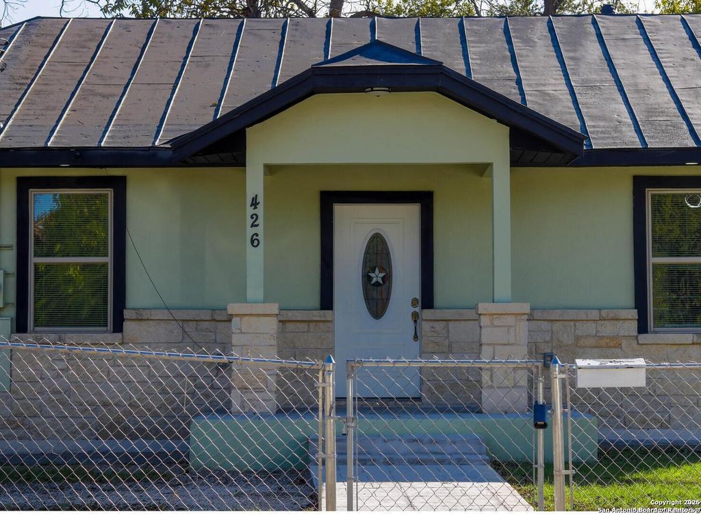 Photo of 426 Buckingham, San Antonio, TX 78210 (MLS # 1925851)