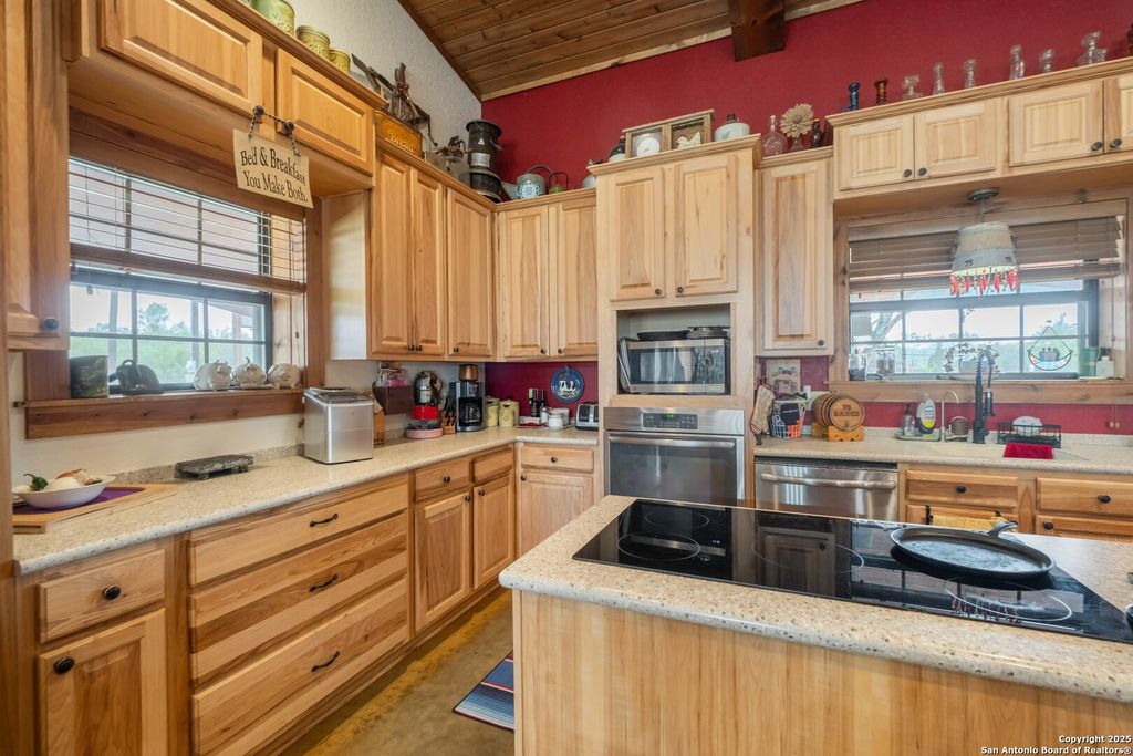 Photo of 462 Co Rd 763 B, Devine, TX 78016 (MLS # 1924397)