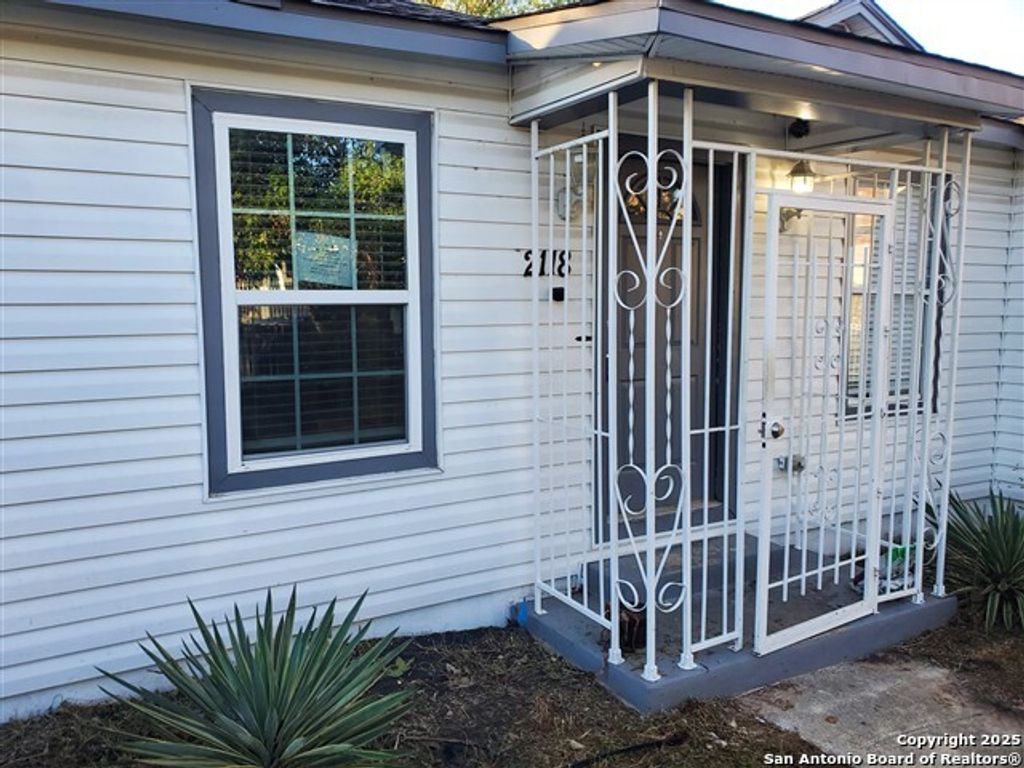 Photo of 2118 Burnet, San Antonio, TX 78202 (MLS # 1928587)