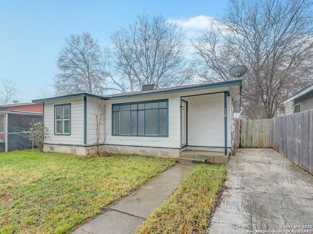 Photo of 518 W ACADEMY ST, San Antonio, TX 78226 (MLS # 1843319)