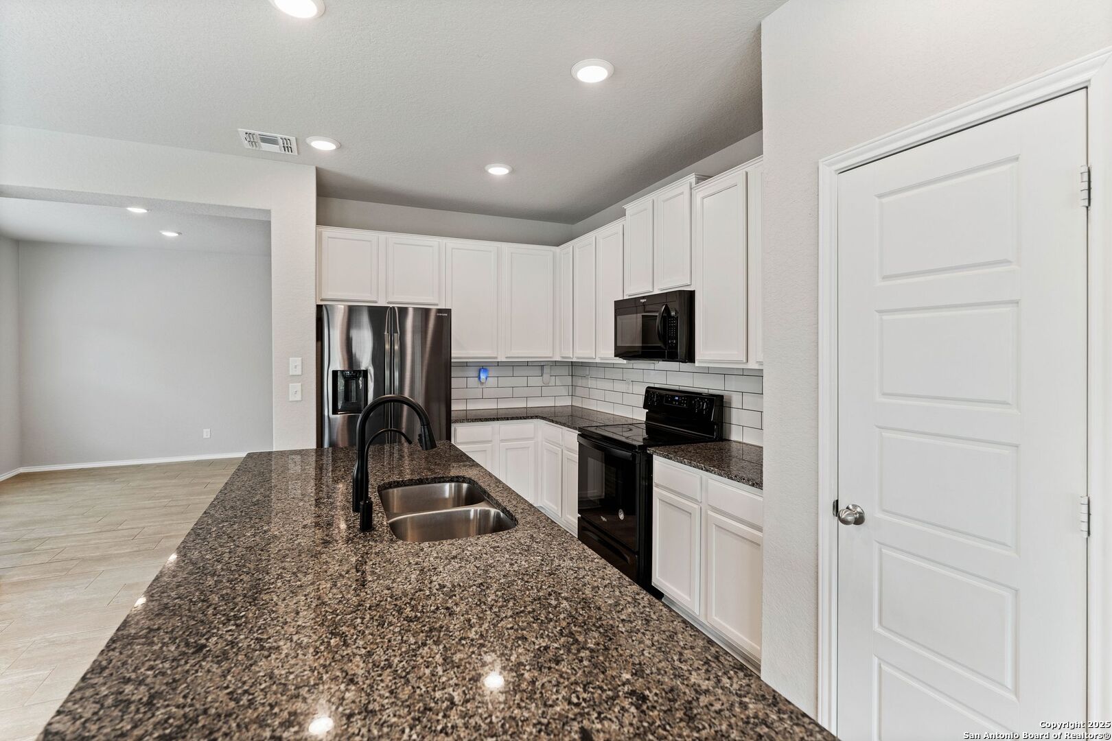 15207 Comanche Gard