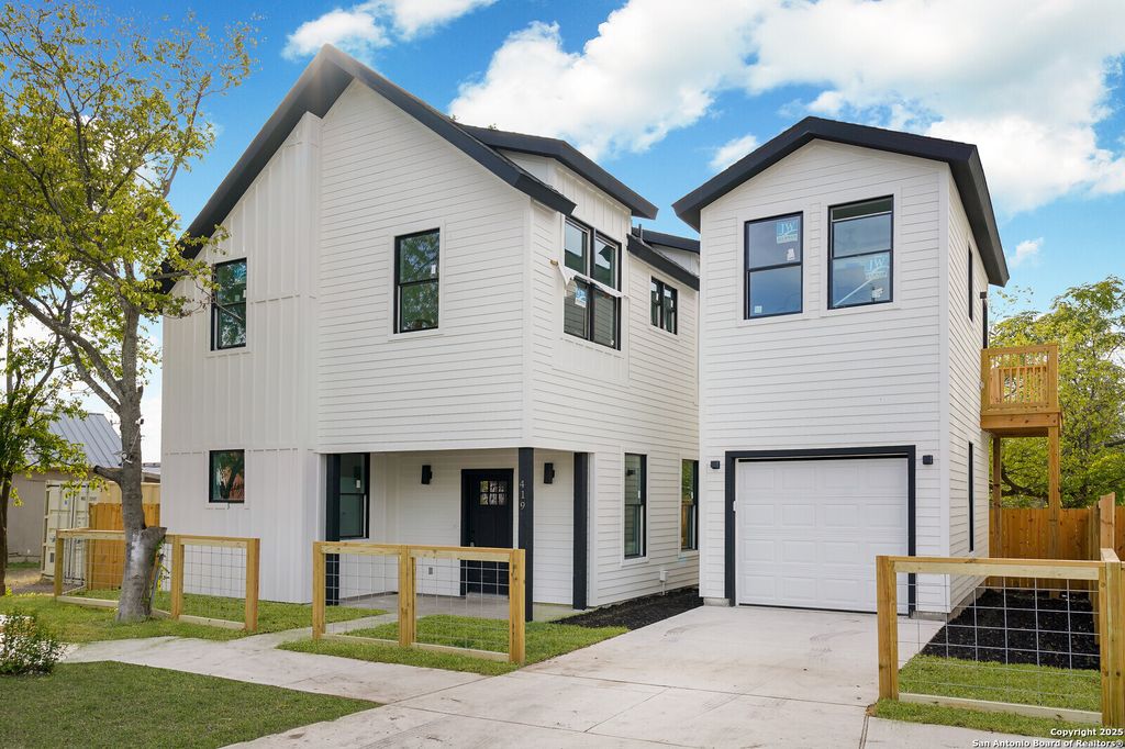 Photo of 419 N Mesquite St, San Antonio, TX 78202 (MLS # 1925307)