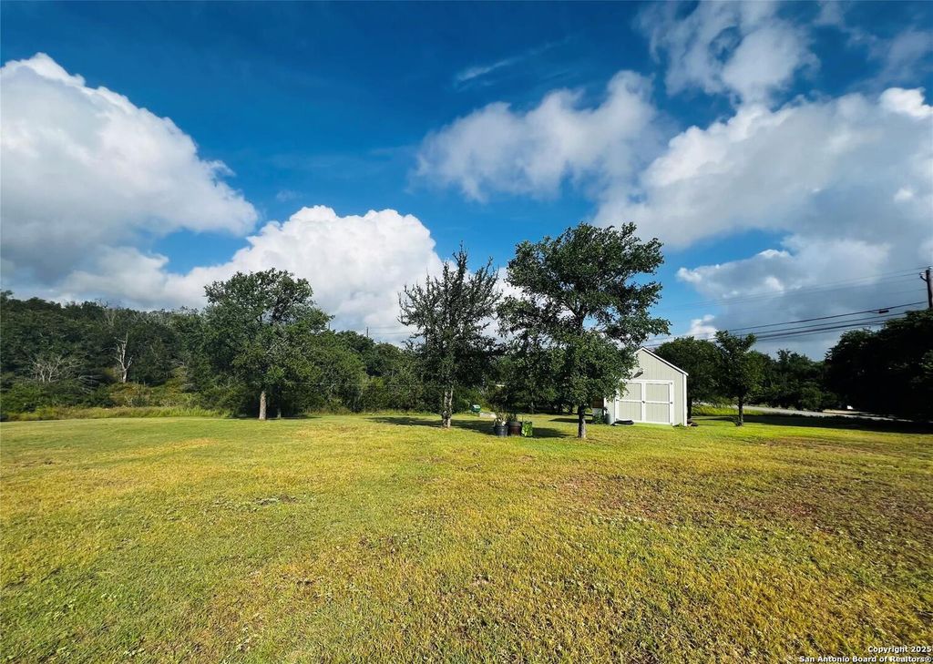 Photo of 38 Taylor Dr, Horseshoe Bay, TX 78657 (MLS # 1897567)