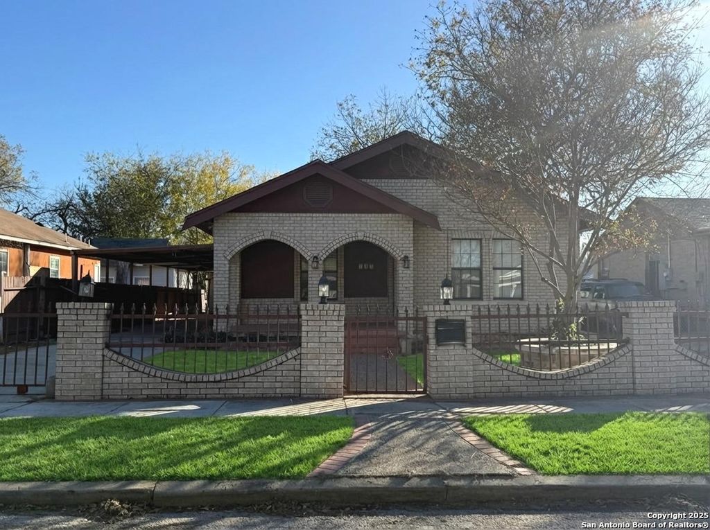 Photo of 416 Buckingham Ave, San Antonio, TX 78210 (MLS # 1929788)