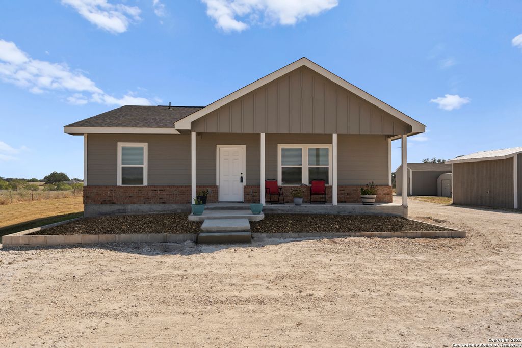 Photo of 214 County Road 7755, Devine, TX 78016 (MLS # 1913209)