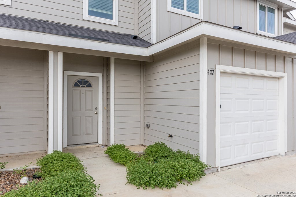 Photo of 7239 CONVERSE RIDGE LN 402 #402, San Antonio, TX 78239 (MLS # 2019730)