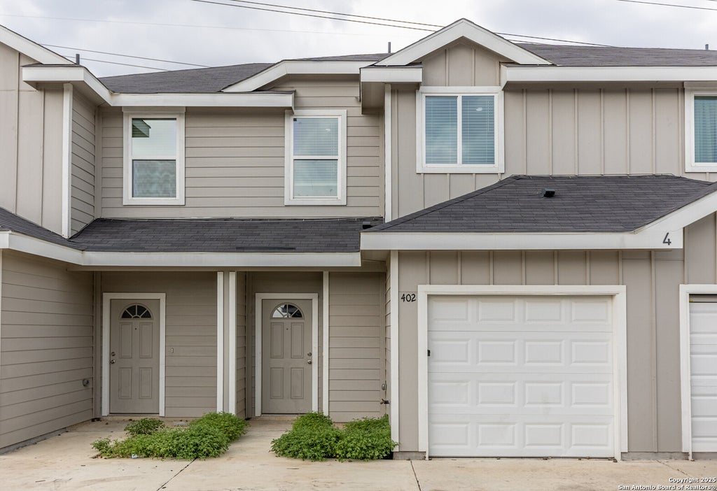 Photo of 7239 CONVERSE RIDGE LN 402 #402, San Antonio, TX 78239 (MLS # 2019730)