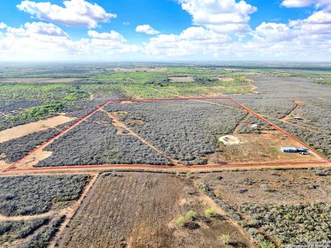 452 Pr 6620 Devine TX 78016