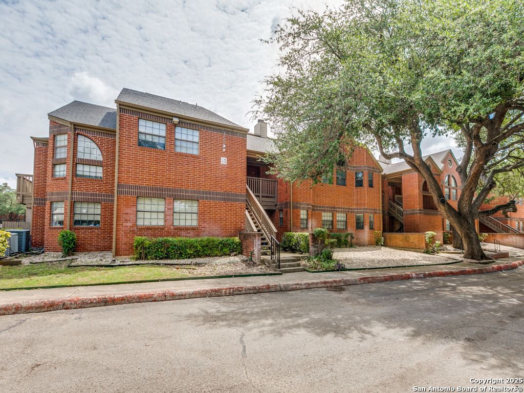 Photo of 7930 Roanoke Run 1104 #1104, San Antonio, TX 78240 (MLS # 1882477)