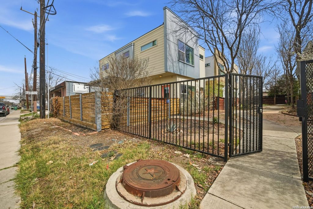 Photo of 716 N Cherry, San Antonio, TX 78202 (MLS # 1944424)