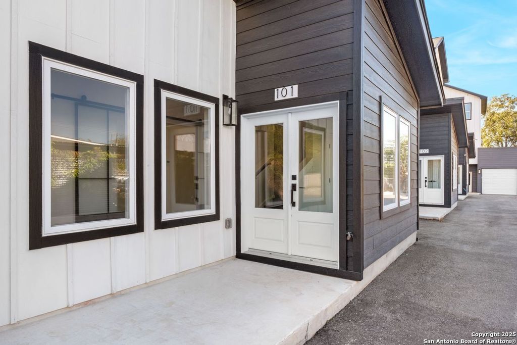 Photo of 106 Bank St 101 #101, San Antonio, TX 78204 (MLS # 1922305)