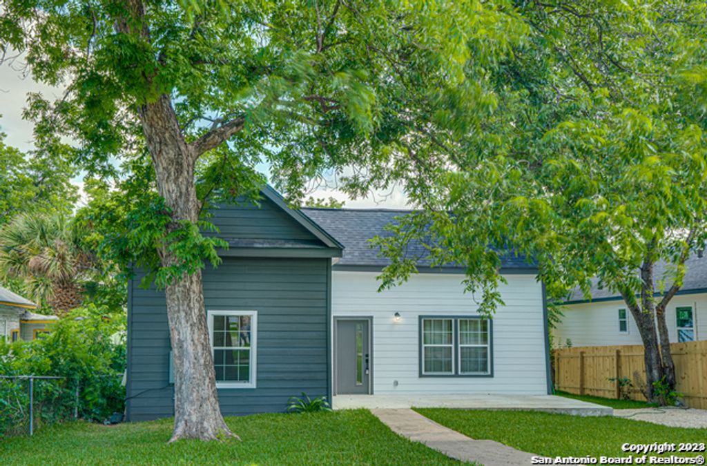 Photo of 933 DENVER BLVD, San Antonio, TX 78210 (MLS # 1914894)