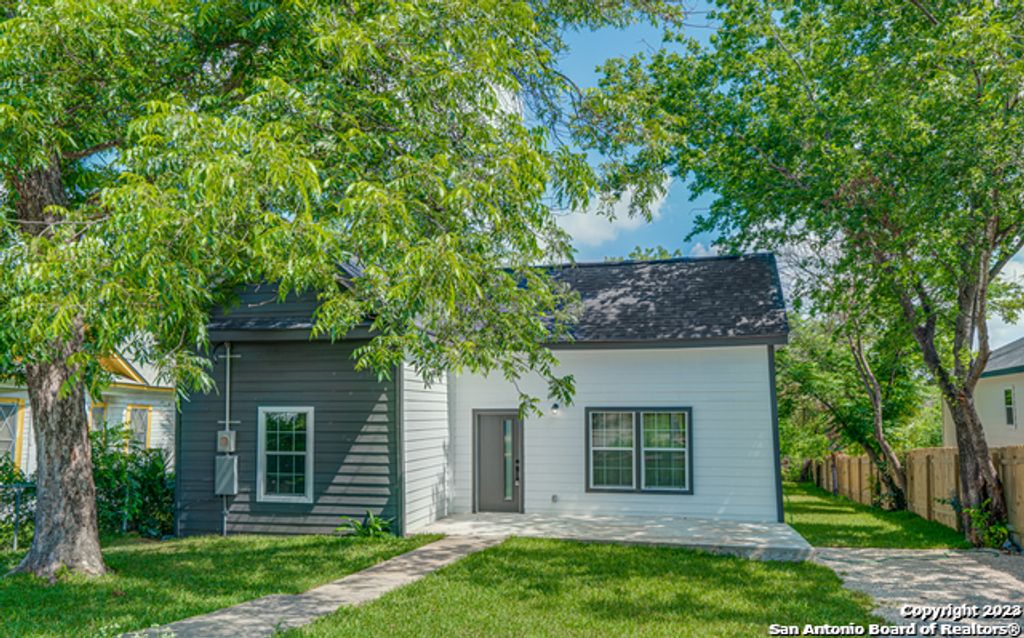 Photo of 933 DENVER BLVD, San Antonio, TX 78210 (MLS # 1914894)