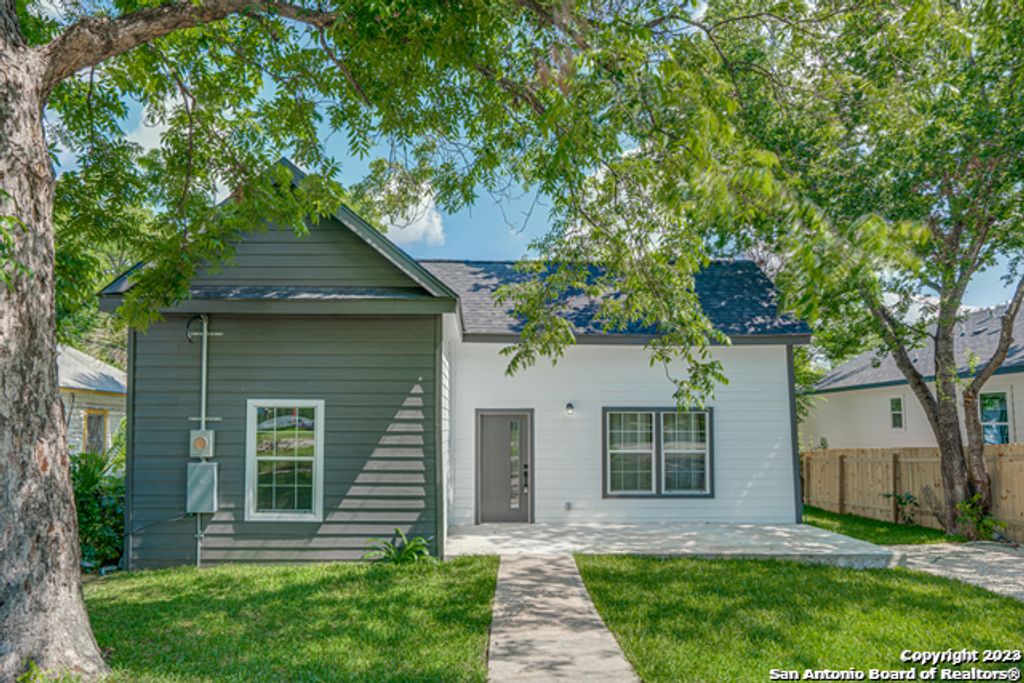 Photo of 933 DENVER BLVD, San Antonio, TX 78210 (MLS # 1914894)