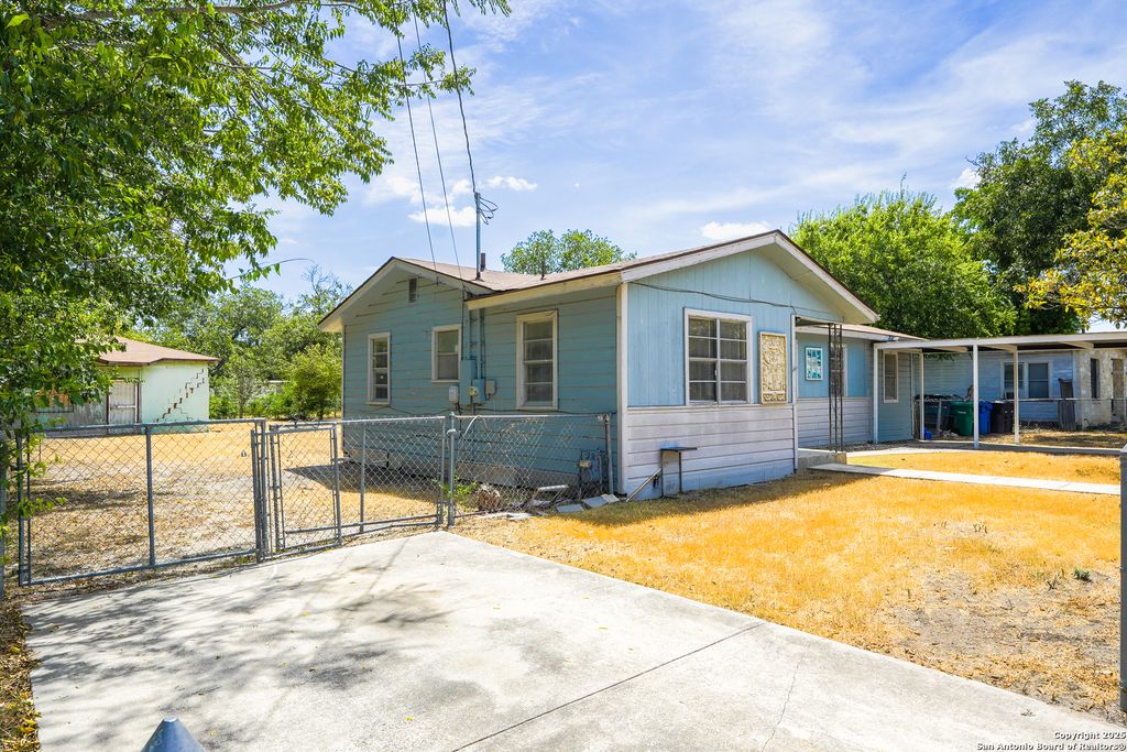 Photo of 614 Sharmain, San Antonio, TX 78221 (MLS # 1895014)