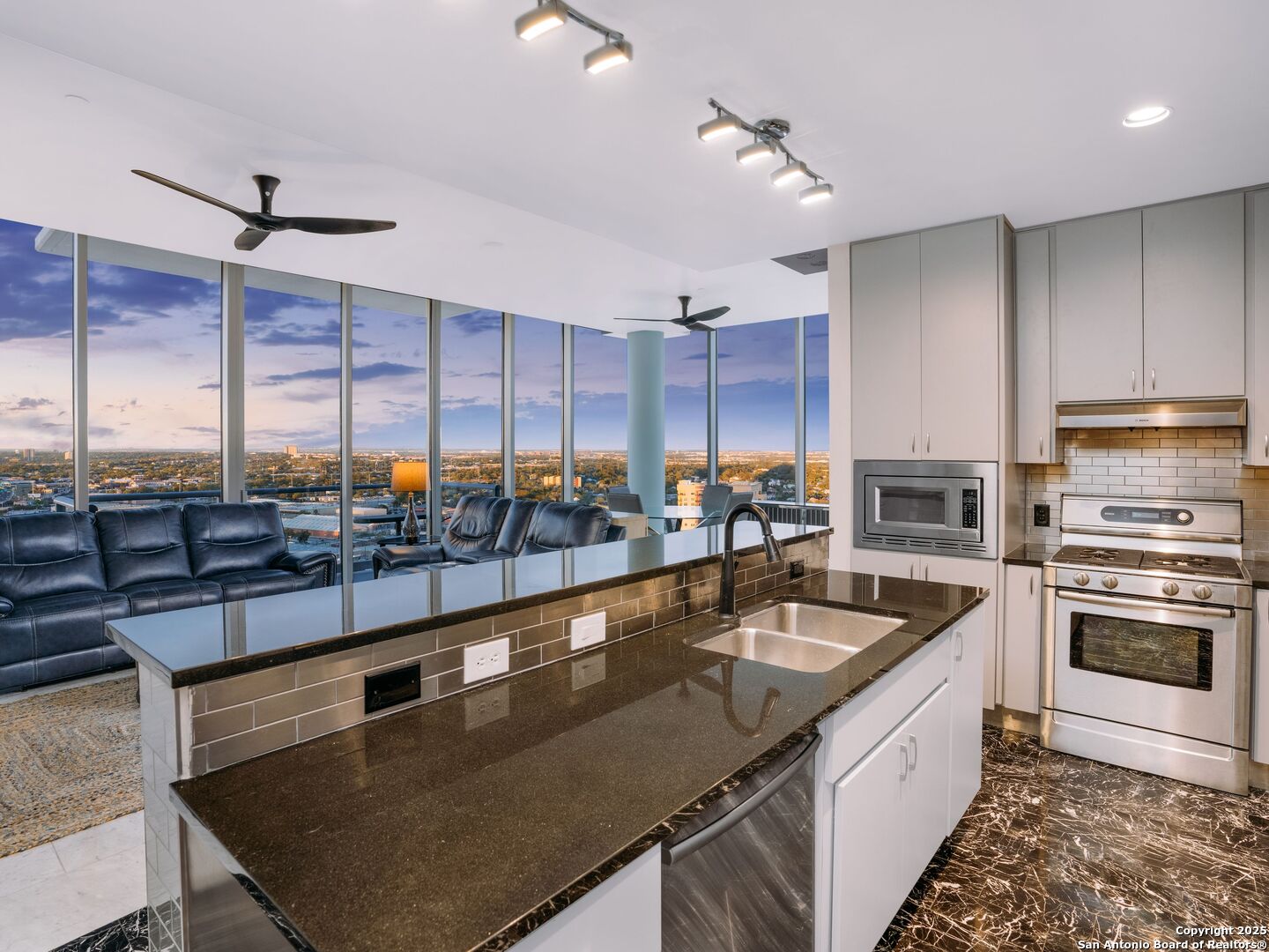 610 E Market 2818