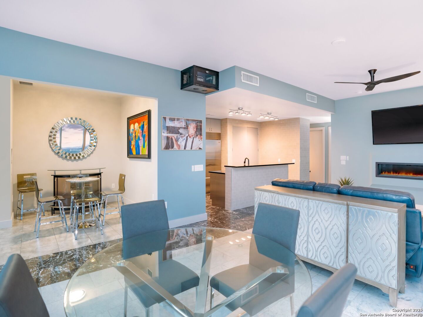 610 E Market 2818