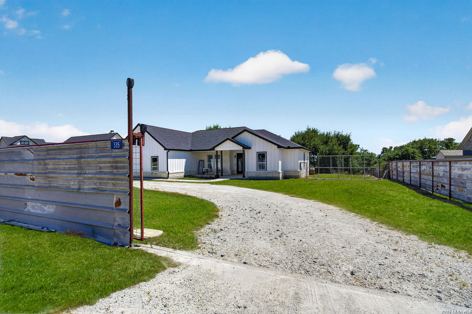 335 SADDLE MOUNTAIN DR