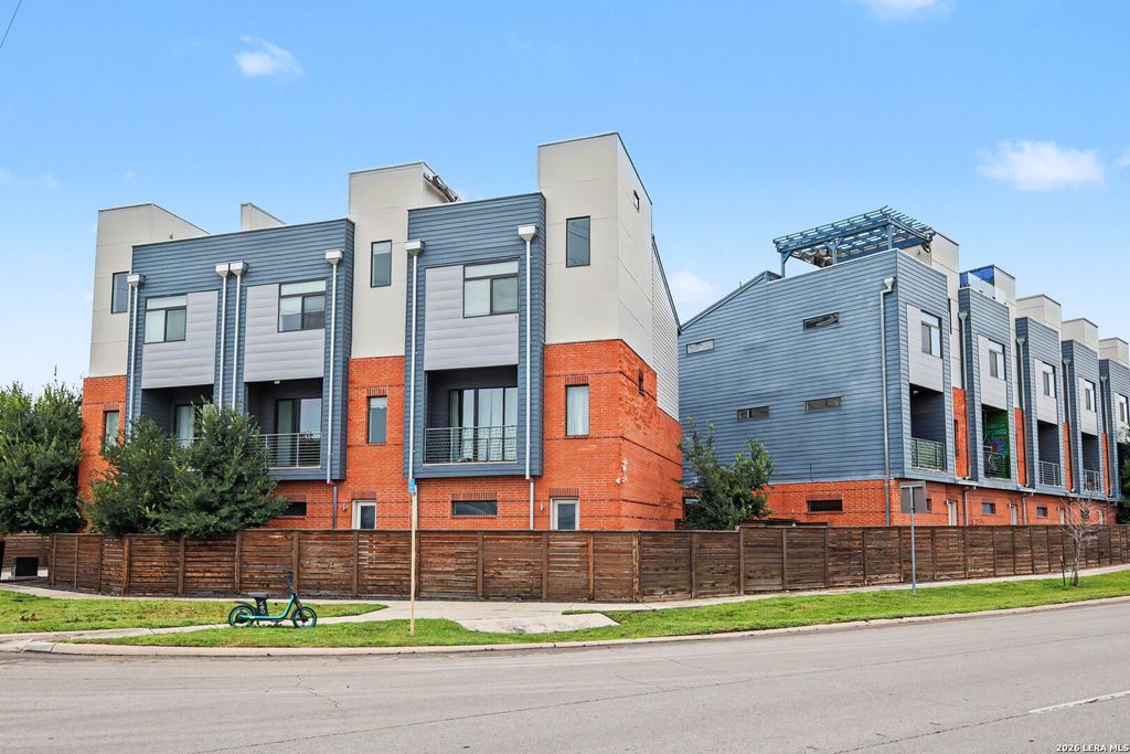 Photo of 1606 N Hackberry UNIT 102, San Antonio, TX 78208 (MLS # 1973747)