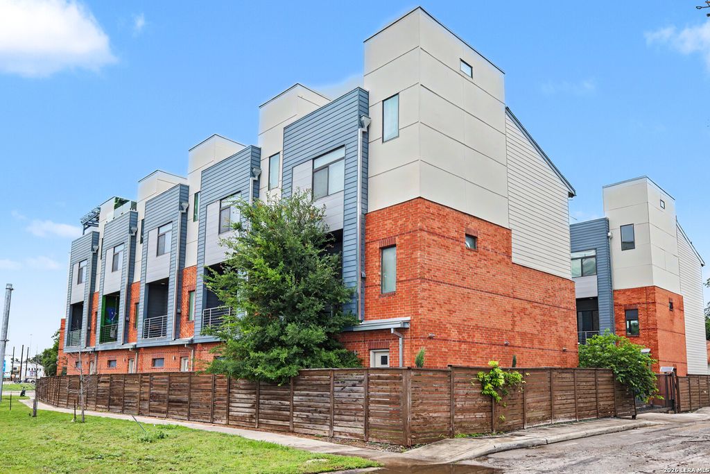 Photo of 1606 N Hackberry UNIT 102, San Antonio, TX 78208 (MLS # 1973747)