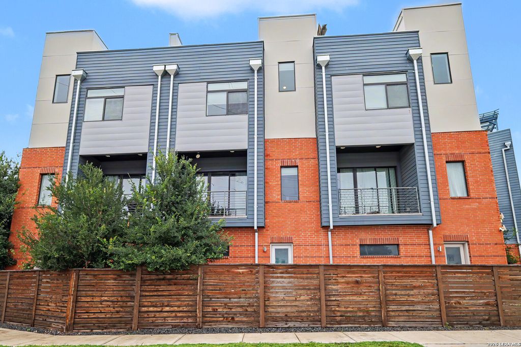 Photo of 1606 N Hackberry UNIT 102, San Antonio, TX 78208 (MLS # 1973747)