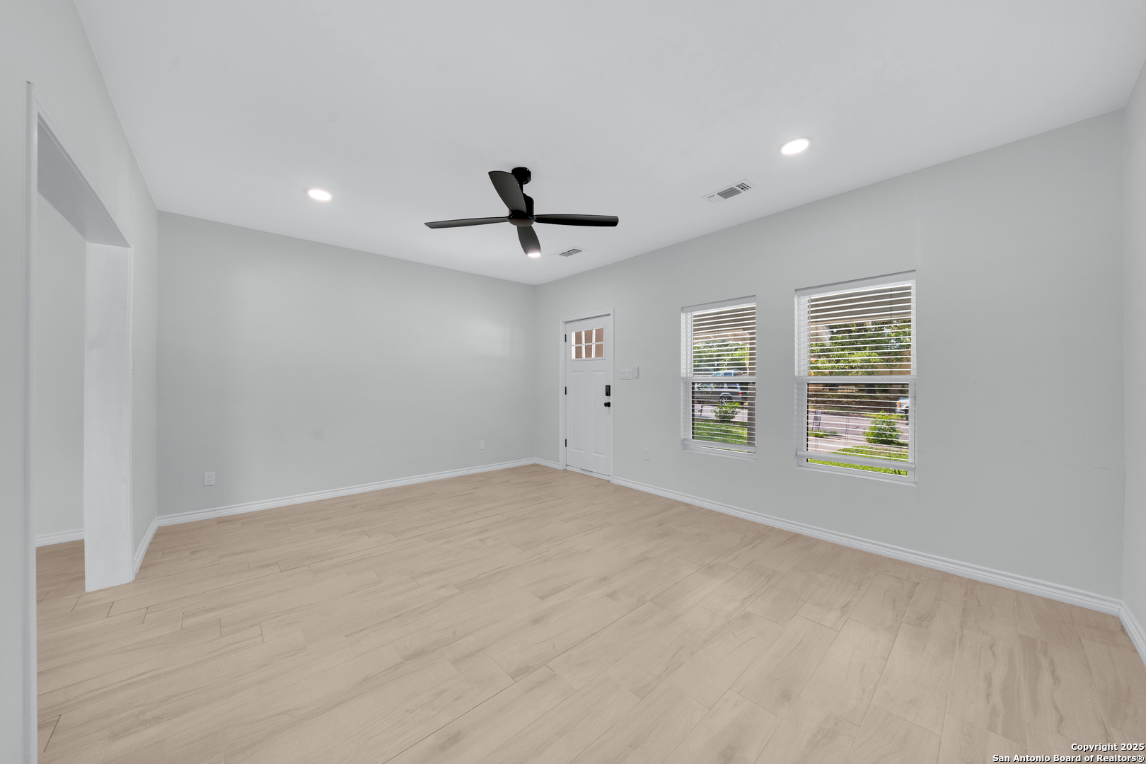 409 W Rosewood Ave