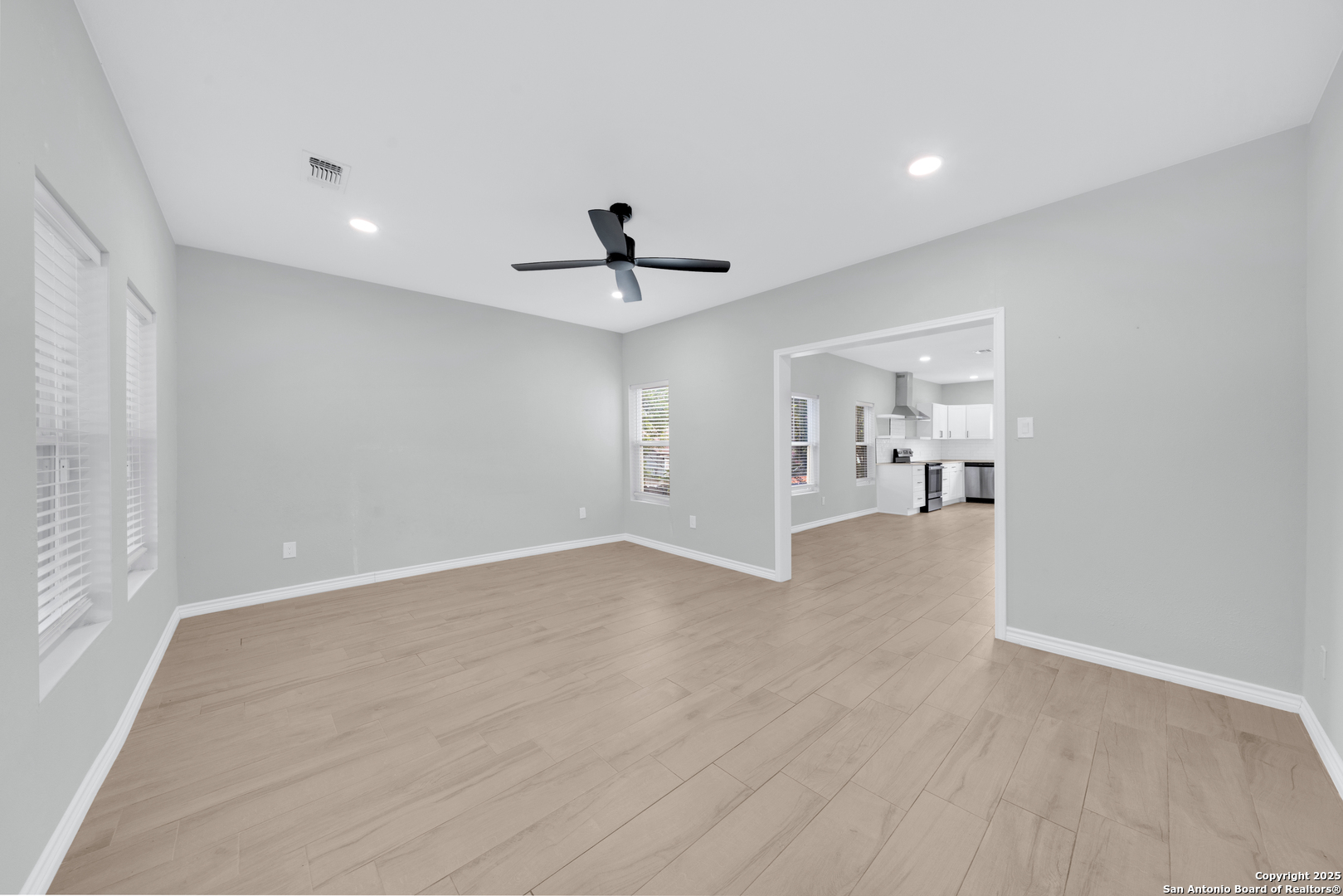 409 W Rosewood Ave