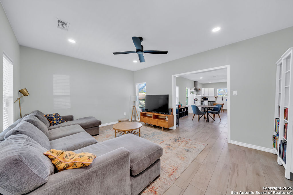 409 W Rosewood Ave