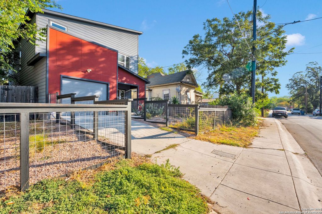 Photo of 121 Alabama St., San Antonio, TX 78203 (MLS # 1915947)