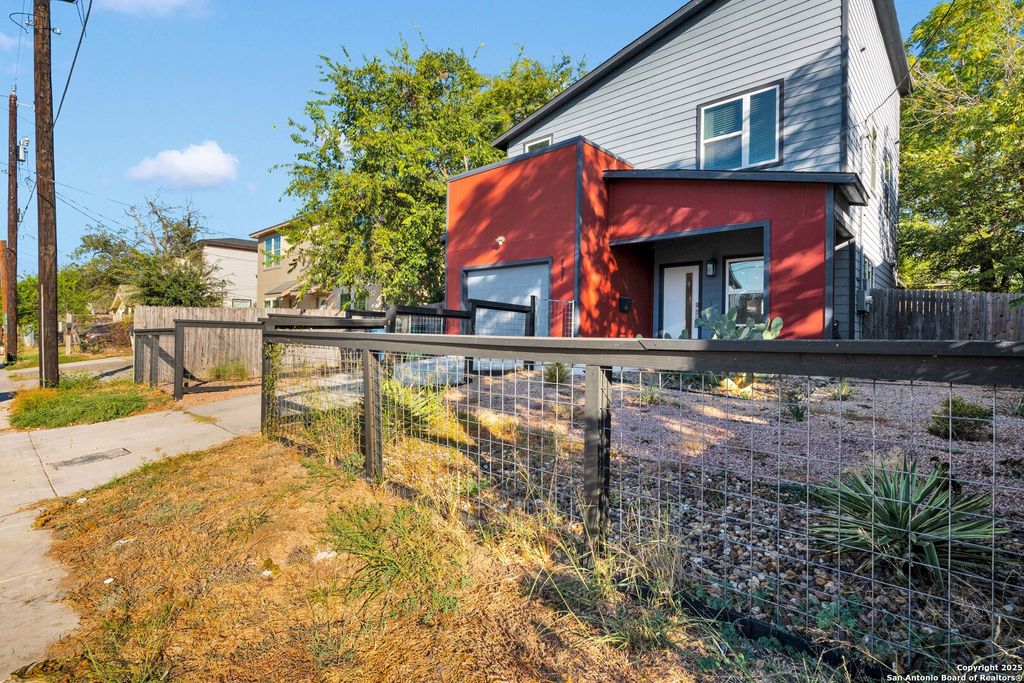 Photo of 121 Alabama St., San Antonio, TX 78203 (MLS # 1915947)