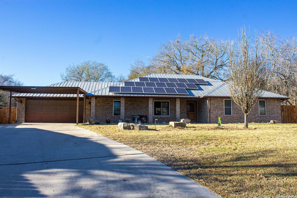 Photo of 220 Eagle Nest, Pleasanton, TX 78064 (MLS # 1941791)