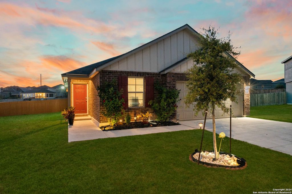 Photo of 100 HUNTERS CP, San Antonio, TX 78253 (MLS # 1960400)