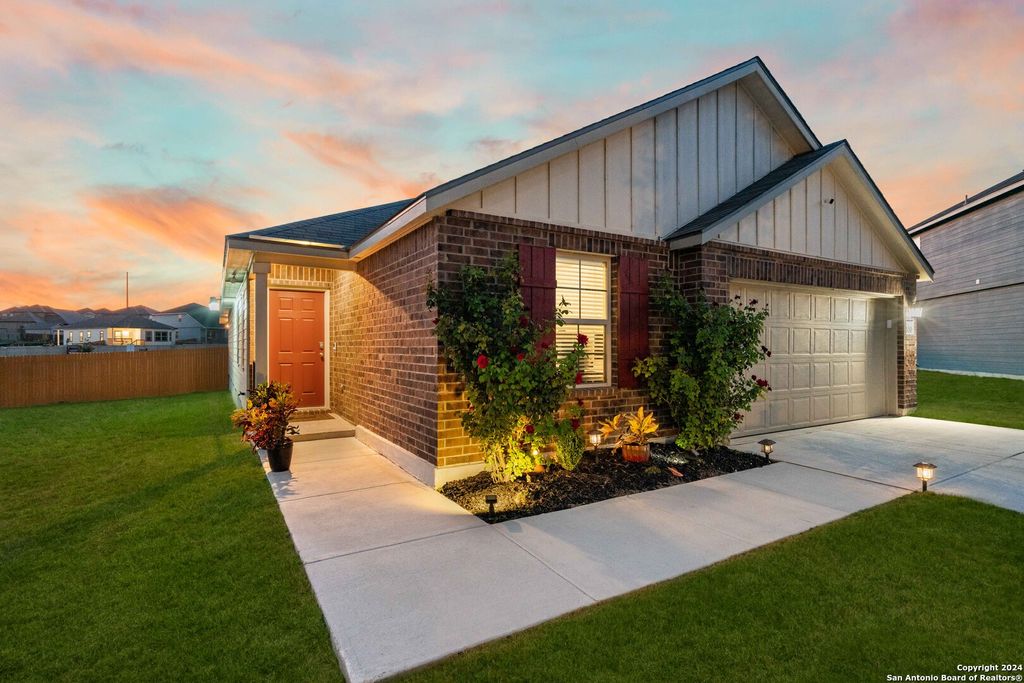 Photo of 100 HUNTERS CP, San Antonio, TX 78253 (MLS # 1960400)