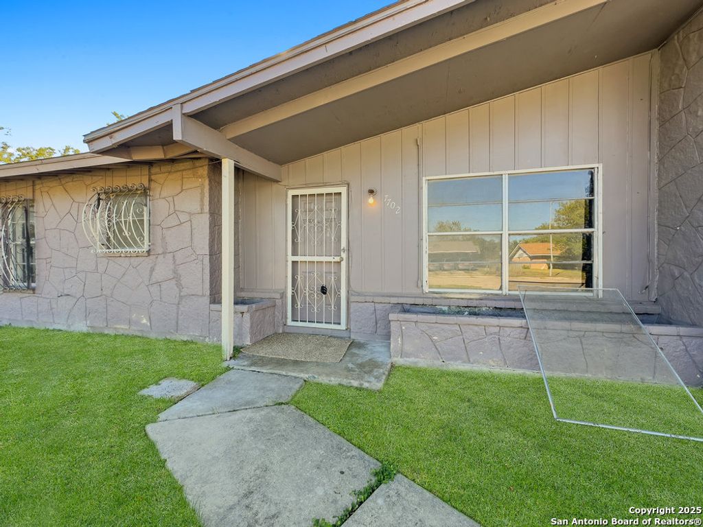 Photo of 7702 Cartwheel Ln, San Antonio, TX 78227 (MLS # 1926181)
