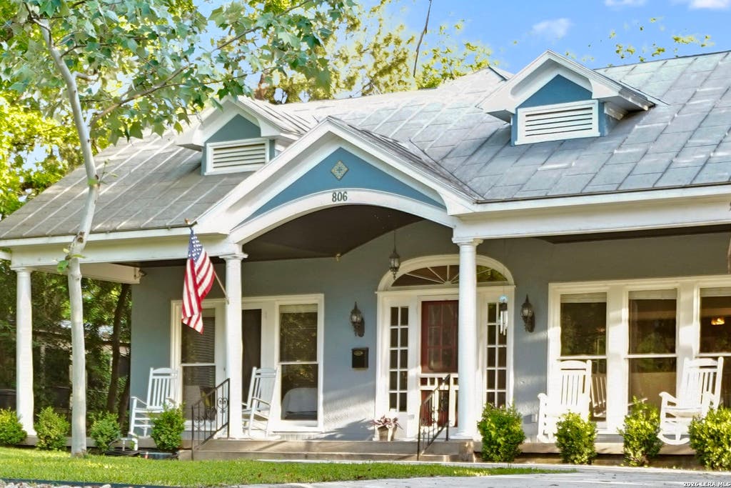 Photo of 806 E GRAYSON ST, San Antonio, TX 78208 (MLS # 2008396)