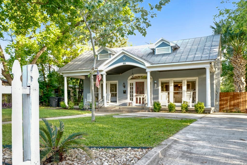 Photo of 806 E GRAYSON ST, San Antonio, TX 78208 (MLS # 2008396)