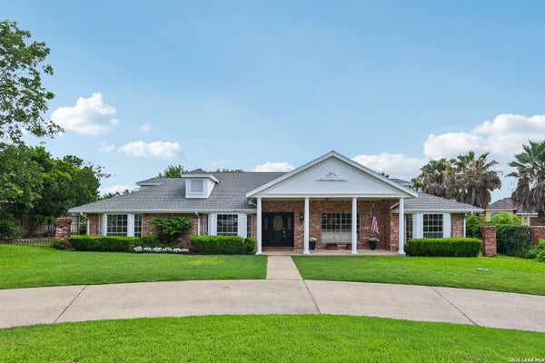 211 CHATTINGTON CT, CASTLE HILLS, TX 78213 - Image 767b5777b2e5ee6a6fb5ab2cf11bceeb/2211313055