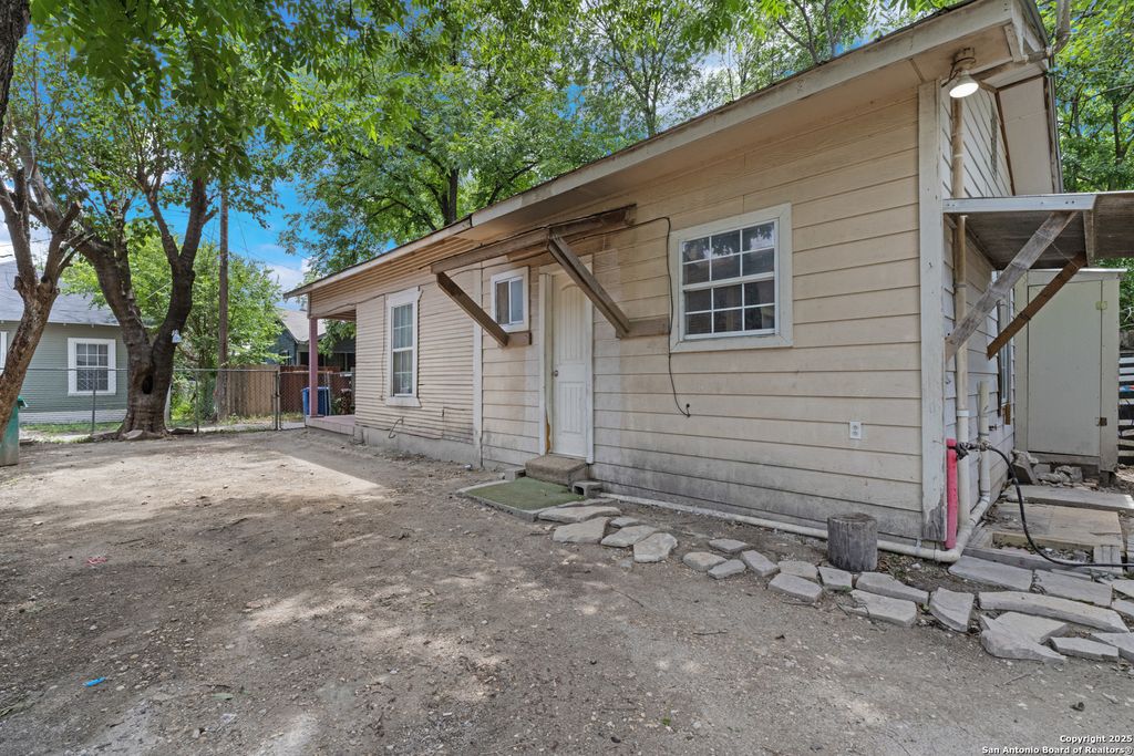 Photo of 115 English Way, San Antonio, TX 78207 (MLS # 1875461)