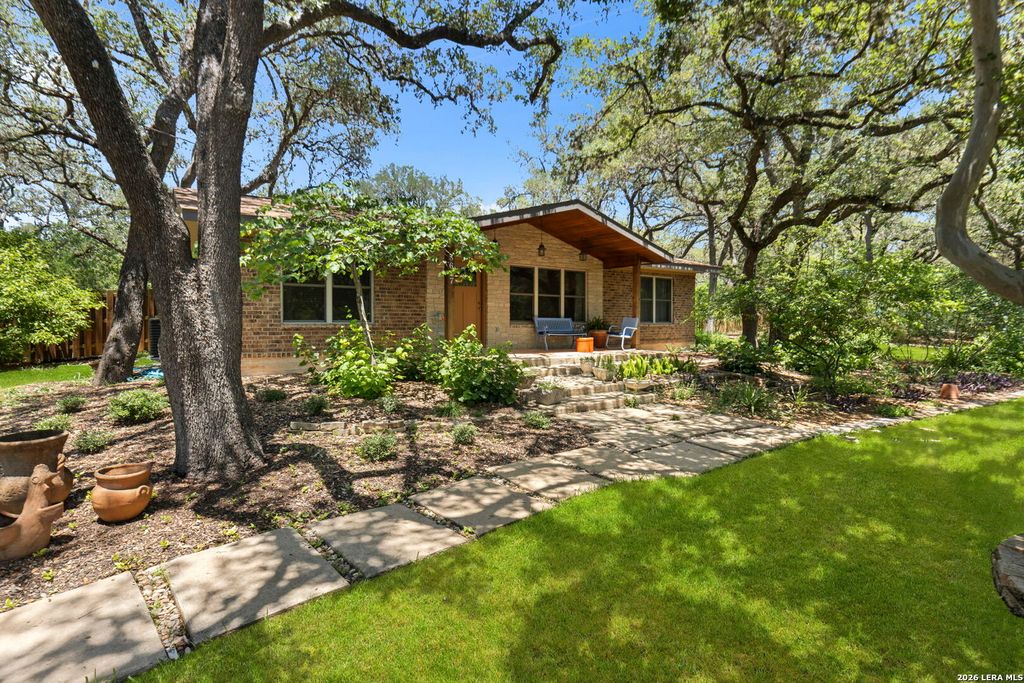 Photo of 8627 FLINT ROCK DR, Boerne, TX 78006 (MLS # 1966410)