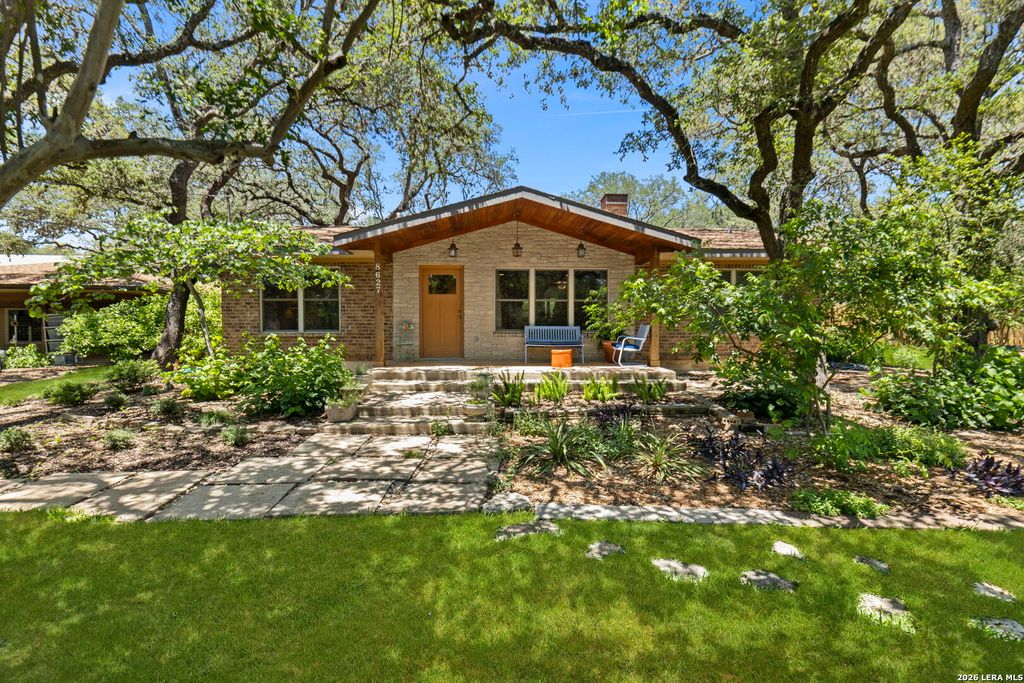 Photo of 8627 FLINT ROCK DR, Boerne, TX 78006 (MLS # 1966410)
